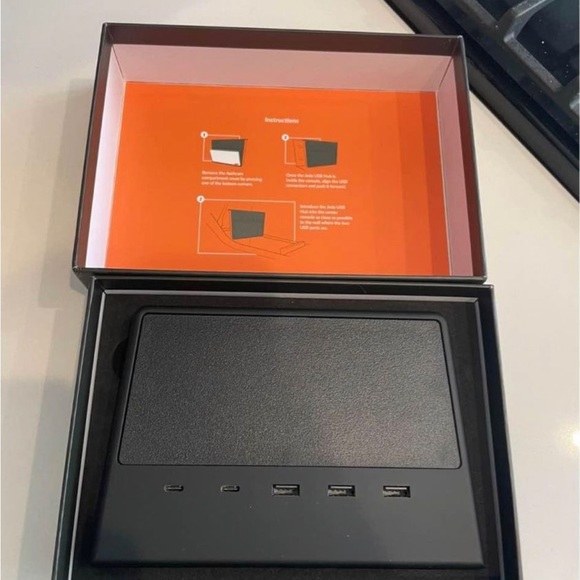 Tesla Jeda Hub (Model 3 and Y 2020) - Picture 1 of 2